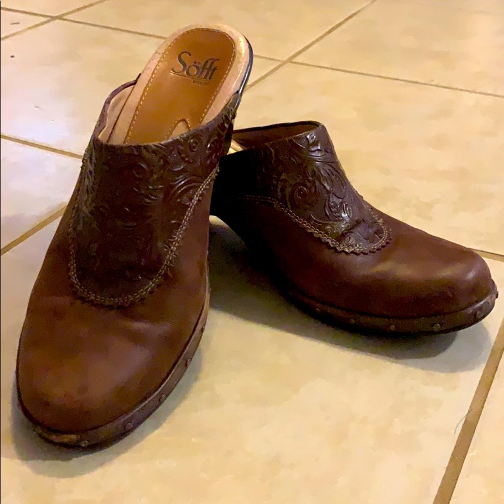 Sofft leather clogs